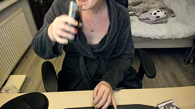 minoesje37 online show from 11, 1, 2025