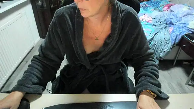 minoesje37 online show from 2, 10, 2025