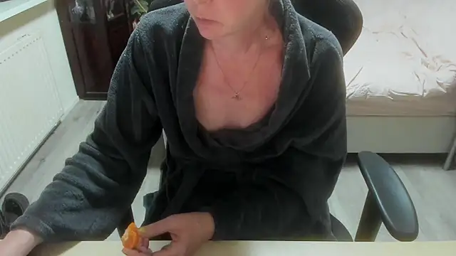 minoesje37 online show from 14, 3, 2026