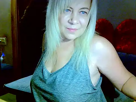 Snapshot of AgoniA7 chatting on 25, 11, 2025 AgoniA7 online show from 25, 11, 2025