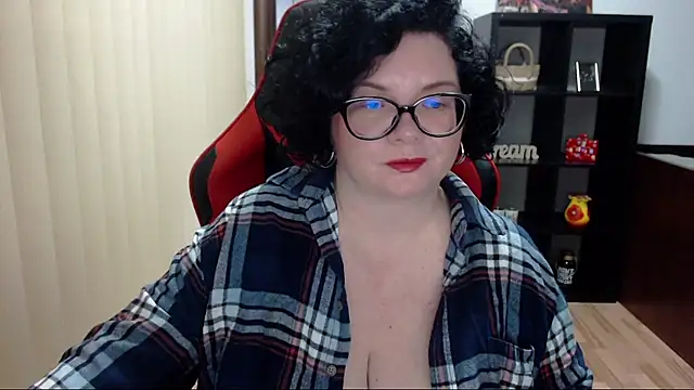 MissTroublle online show from 28, 1, 2025