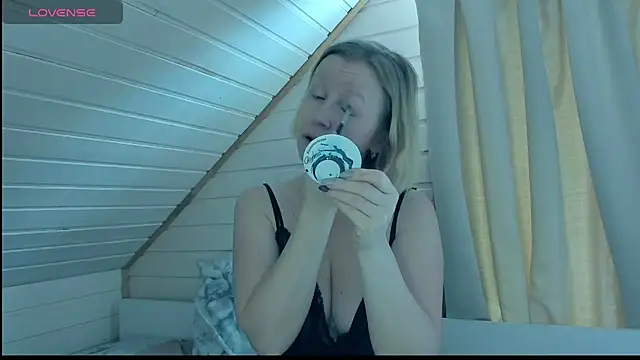 I AM MILF online show from 6, 2, 2025