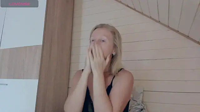 I AM MILF online show from 15, 10, 2025