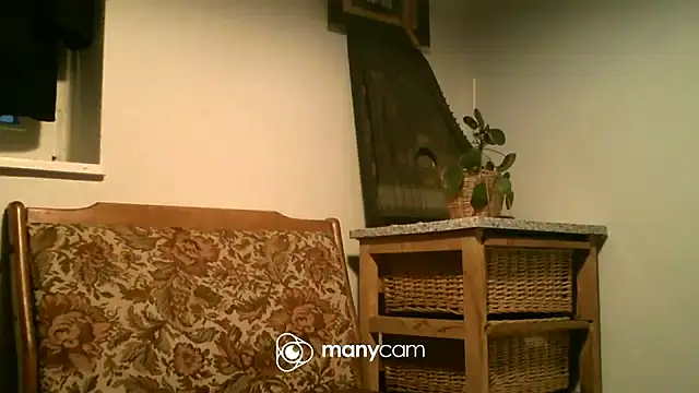 AthleticWomenizer2 online show from 12, 9, 2025