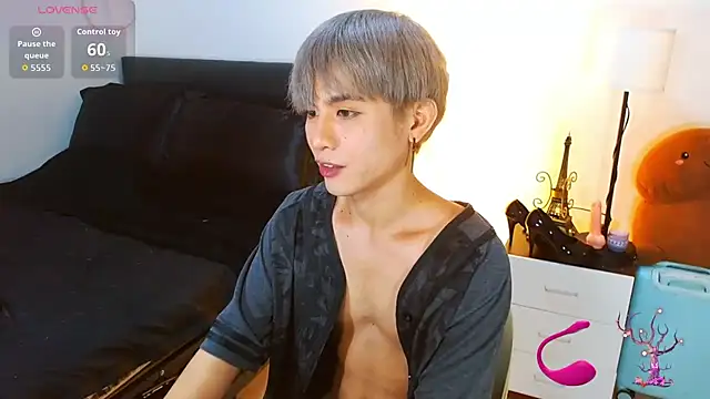 Snapshot of WildestTwink chatting on 11, 5, 2026 WildestTwink online show from 11, 5, 2026