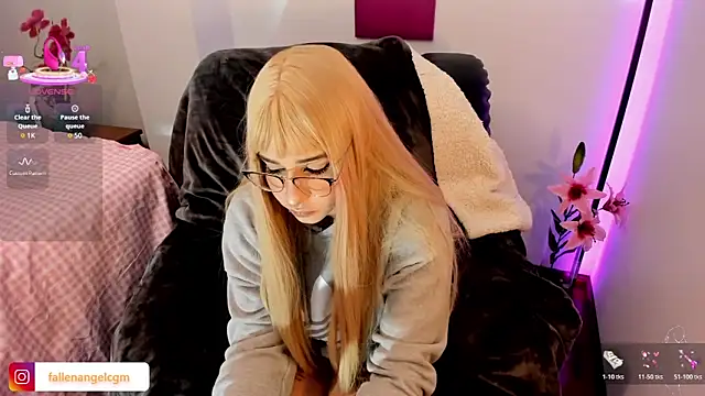 Snapshot of Fallengangel chatting on 16, 12, 2025 Fallengangel online show from 16, 12, 2025