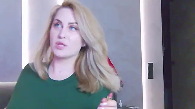 Snapshot of Sinful_Eyes chatting on 7, 12, 2024 Sinful Eyes online show from 7, 12, 2024