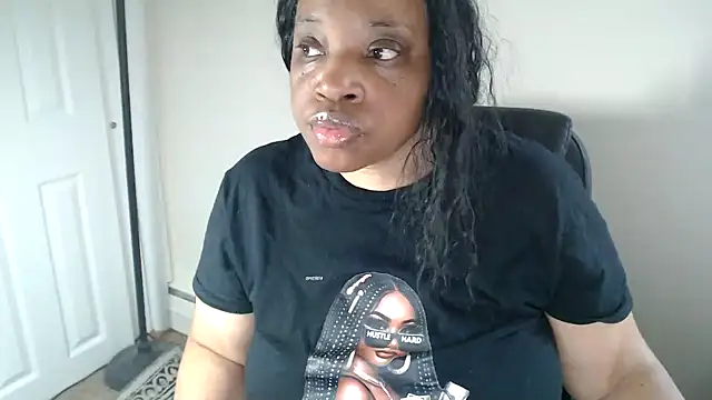 Sexymona1218 online show from 18, 4, 2026