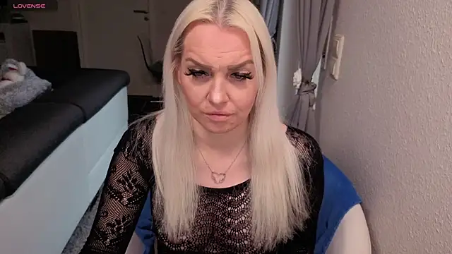 MIA-XXX online show from 25, 4, 2026