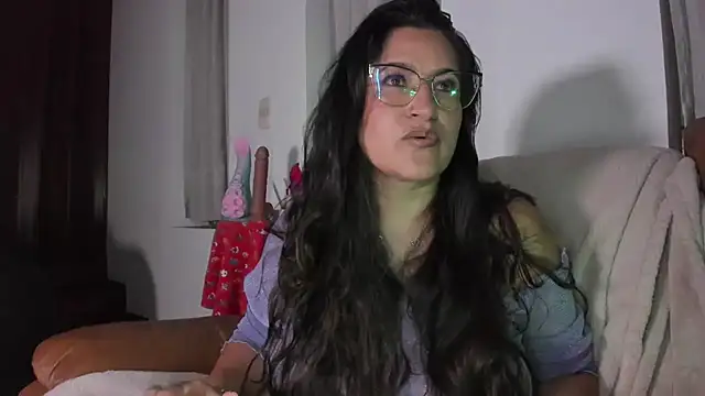 Snapshot of DeesseLuxure chatting on 12, 11, 2025 DeesseLuxure online show from 12, 11, 2025