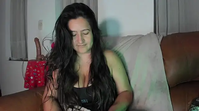 Snapshot of DeesseLuxure chatting on 19, 11, 2025 DeesseLuxure online show from 19, 11, 2025