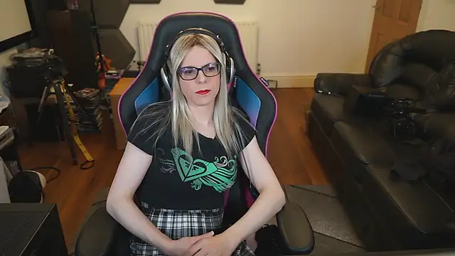 Snapshot of KelseyCobalt chatting on 7, 1, 2025 KelseyCobalt online show from 7, 1, 2025