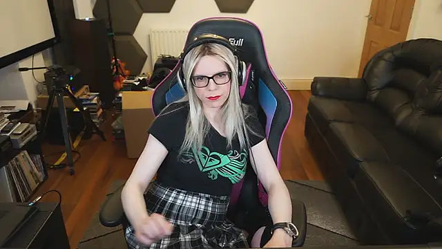 Snapshot of KelseyCobalt chatting on 5, 2, 2025 KelseyCobalt online show from 5, 2, 2025