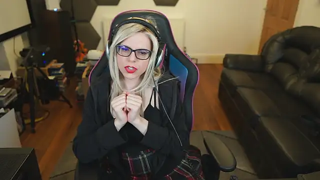 Snapshot of KelseyCobalt chatting on 16, 2, 2025 KelseyCobalt online show from 16, 2, 2025