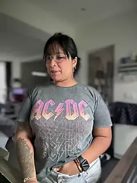 DannaaMeliza online show from 5, 1, 2025