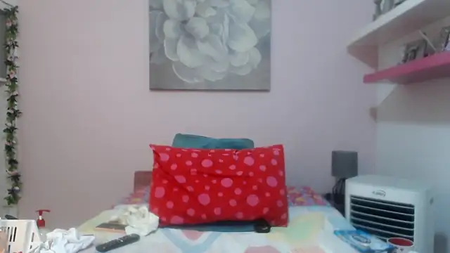 CindyCrawford online show from 4, 12, 2025