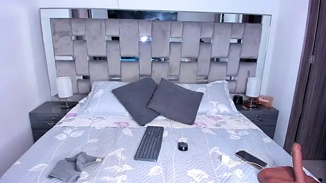 Cammiila online show from 3, 2, 2025