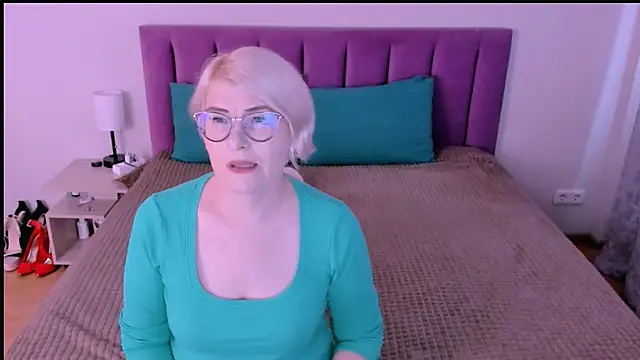 sabrinamacmarren online show from 13, 9, 2025