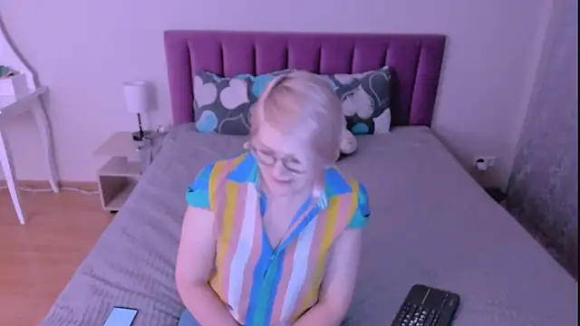 sabrinamacmarren online show from 19, 2, 2026