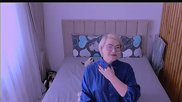 sabrinamacmarren online show from 20, 4, 2026