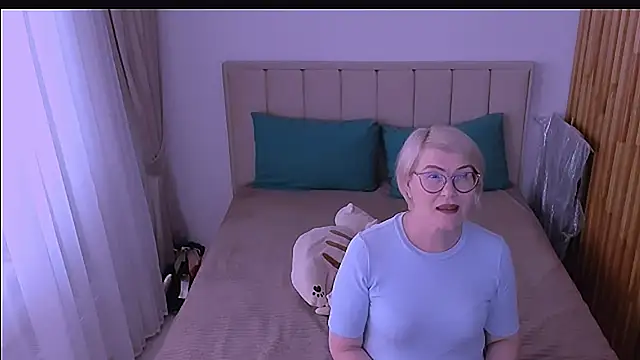 sabrinamacmarren online show from 25, 4, 2026