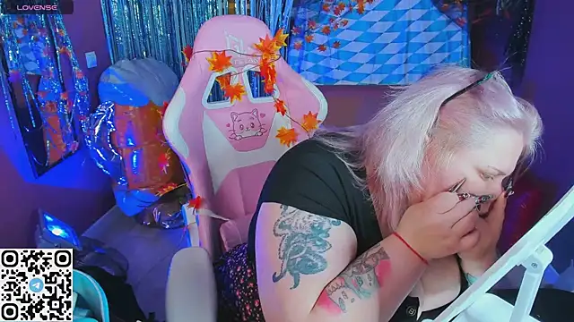 Yoki Shizuko online show from 15, 9, 2025