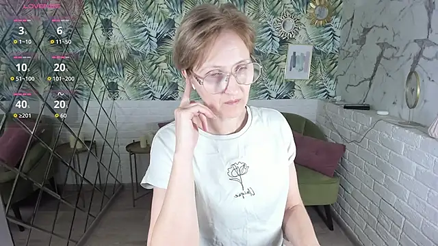 Snapshot of Paris_Cherry chatting on 14, 12, 2025 Paris Cherry online show from 14, 12, 2025