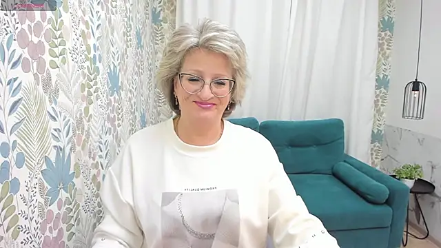 EvelynJoyful online show from 10, 3, 2025