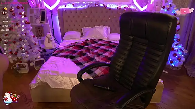 Snapshot of FoxyShy chatting on 4, 1, 2025 FoxyShy online show from 4, 1, 2025