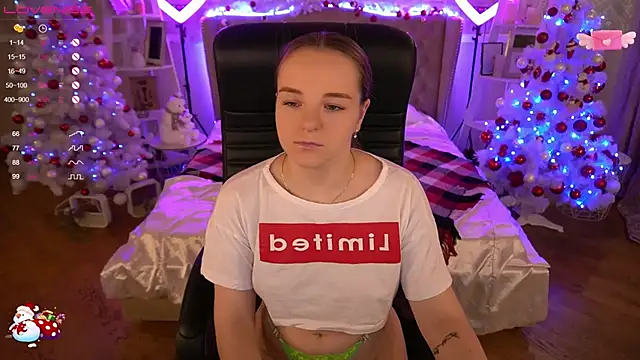 Snapshot of FoxyShy chatting on 5, 1, 2025 FoxyShy online show from 5, 1, 2025