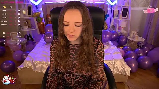 Snapshot of FoxyShy chatting on 12, 1, 2025 FoxyShy online show from 12, 1, 2025