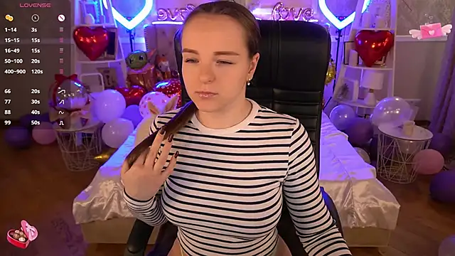 Snapshot of FoxyShy chatting on 13, 2, 2025 FoxyShy online show from 13, 2, 2025