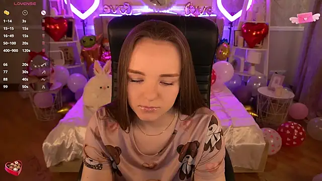 Snapshot of FoxyShy chatting on 14, 2, 2025 FoxyShy online show from 14, 2, 2025