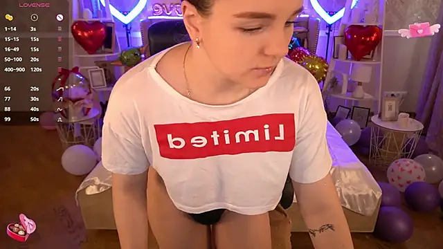 Snapshot of FoxyShy chatting on 19, 2, 2025 FoxyShy online show from 19, 2, 2025