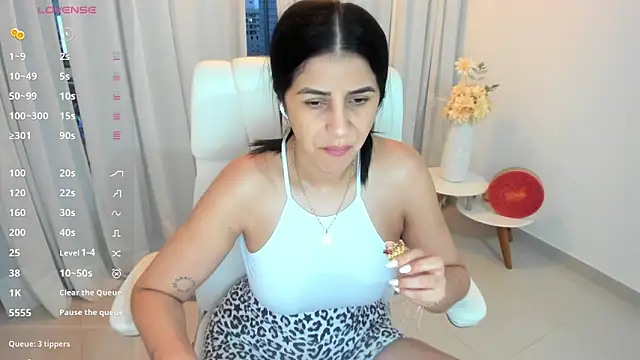 Snapshot of renata_t_ chatting on 25, 9, 2025 renata t online show from 25, 9, 2025