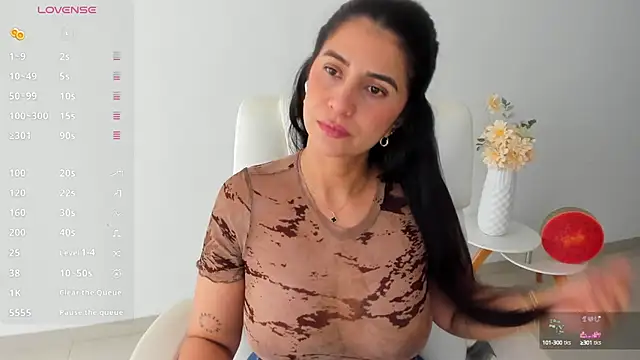 Snapshot of renata_t_ chatting on 9, 10, 2025 renata t online show from 9, 10, 2025