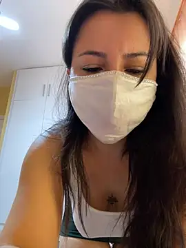Snapshot of White-Petite chatting on 10, 6, 2026 White-Petite online show from 10, 6, 2026