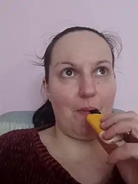 BustyLadyAlma online show from 19, 4, 2026