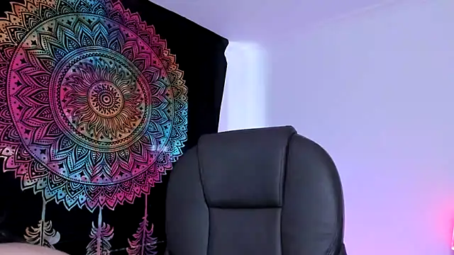 Snapshot of HazelKush chatting on 2, 2, 2025 HazelKush online show from 2, 2, 2025