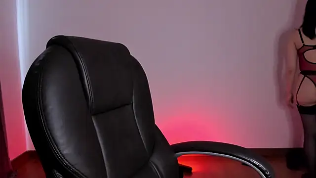 Snapshot of HazelKush chatting on 2, 10, 2025 HazelKush online show from 2, 10, 2025