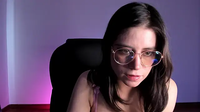 Snapshot of HazelKush chatting on 4, 10, 2025 HazelKush online show from 4, 10, 2025