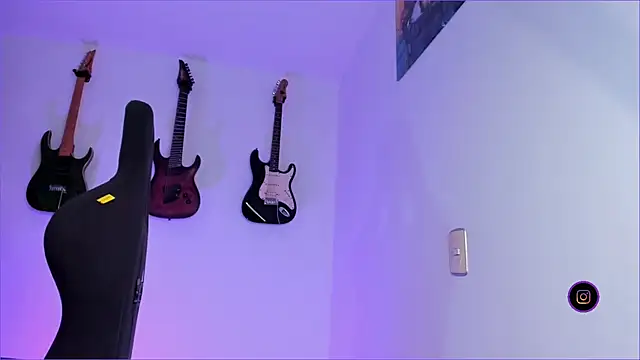 Elle online show from 3, 3, 2025