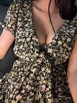 Cute crystal online show from 4, 2, 2025