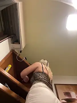 Gatitacarlita online show from 11, 3, 2025