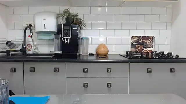 erikaerika online show from 15, 1, 2025