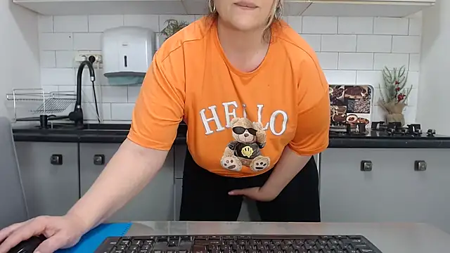 erikaerika online show from 15, 2, 2025