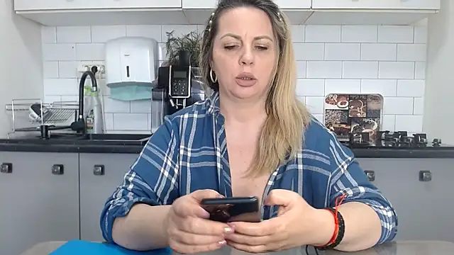 erikaerika online show from 7, 3, 2025