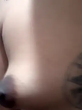 Snapshot of LUNAdeMARTE chatting on 4, 12, 2025 LUNAdeMARTE online show from 4, 12, 2025