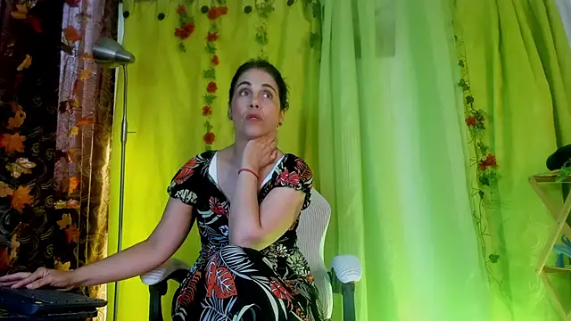 Snapshot of girasol_walton chatting on 28, 6, 2026 girasol walton online show from 28, 6, 2026