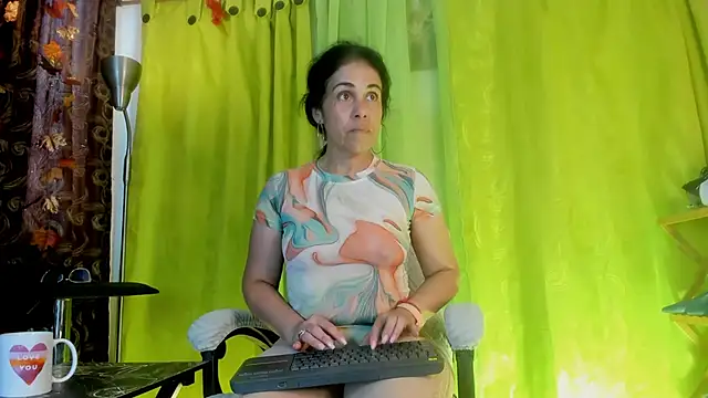 Snapshot of girasol_walton chatting on 6, 7, 2026 girasol walton online show from 6, 7, 2026
